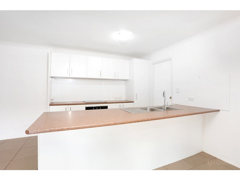 2/49 Morinda Way, Labrador QLD 4215