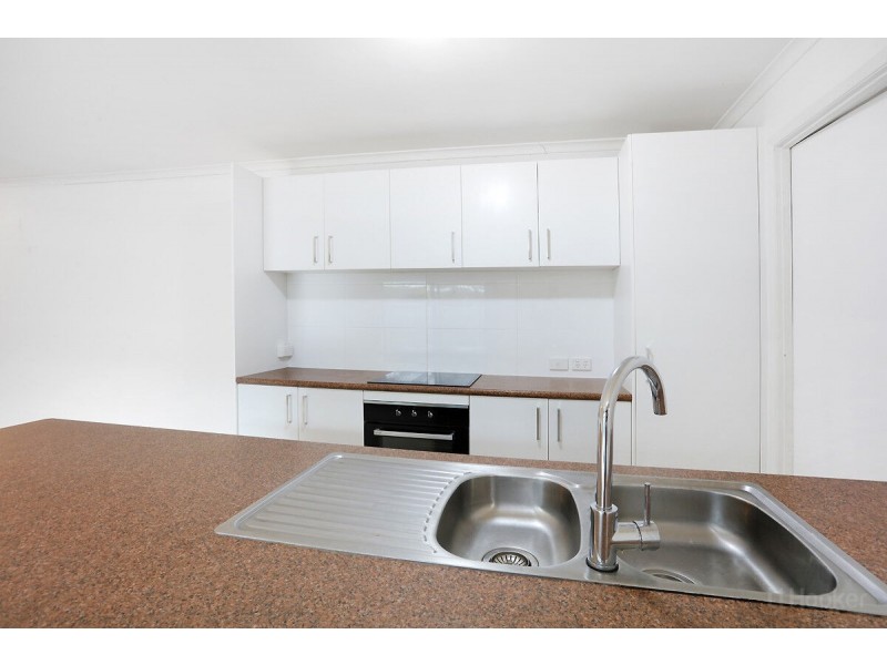 2/49 Morinda Way, Labrador QLD 4215