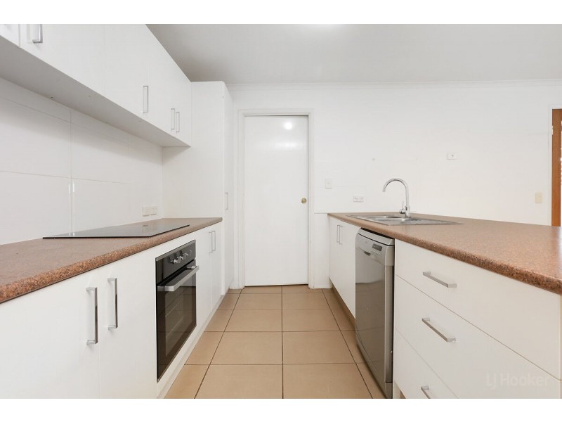2/49 Morinda Way, Labrador QLD 4215