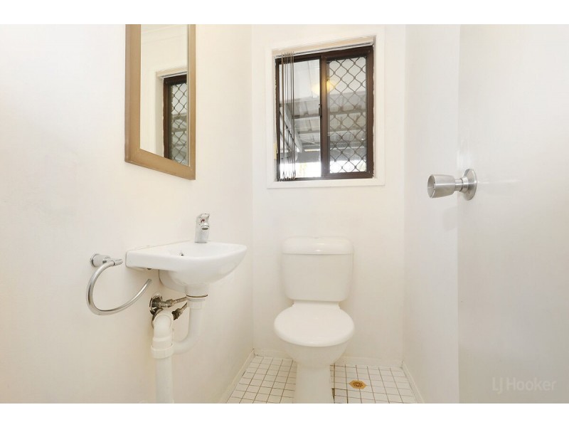 2/49 Morinda Way, Labrador QLD 4215
