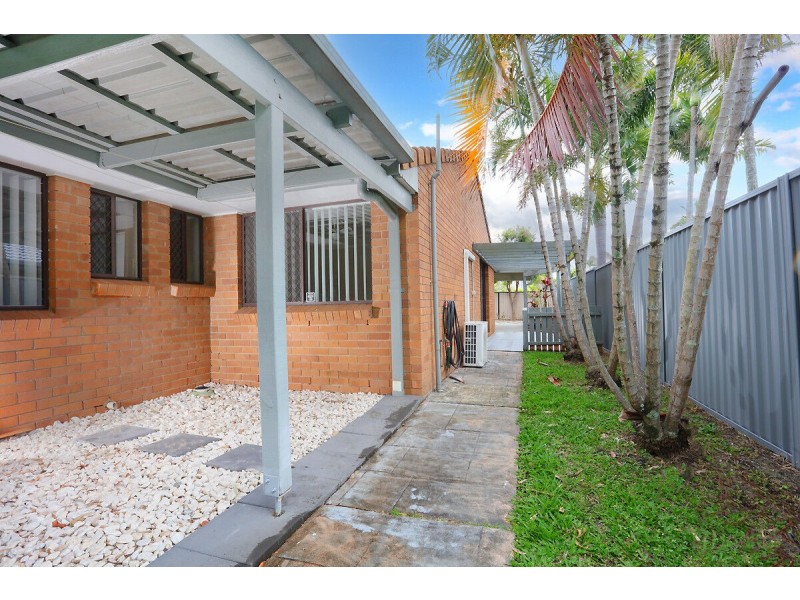 2/49 Morinda Way, Labrador QLD 4215