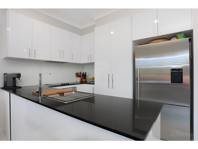 2/43 Harley Street, Labrador QLD 4215