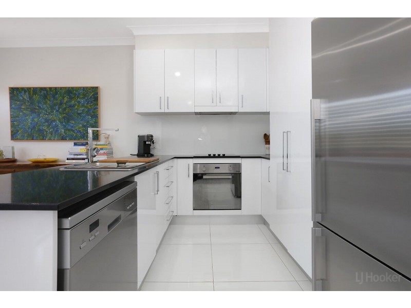 2/43 Harley Street, Labrador QLD 4215