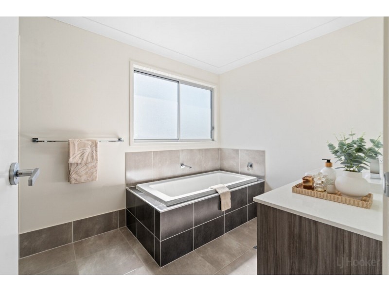 72 River Links Boulevard East, Helensvale QLD 4212