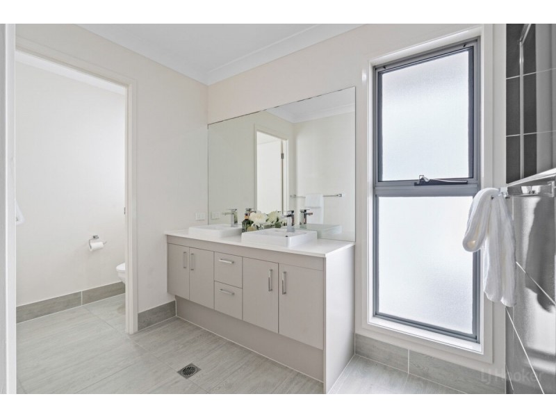 72 River Links Boulevard East, Helensvale QLD 4212