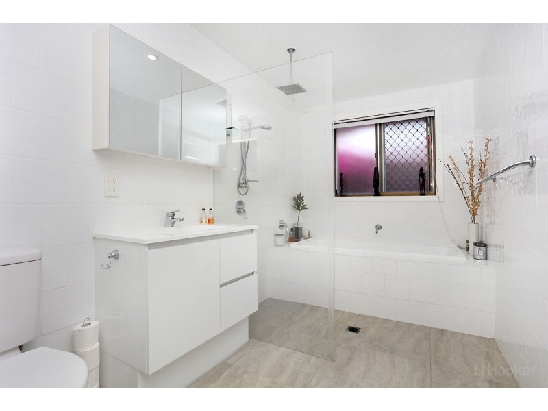 109 Oxley Drive, Paradise Point QLD 4216