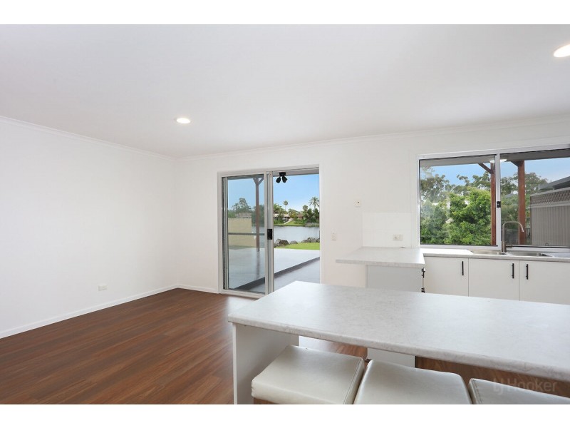 2/25 Kangaroo Avenue, Coombabah QLD 4216