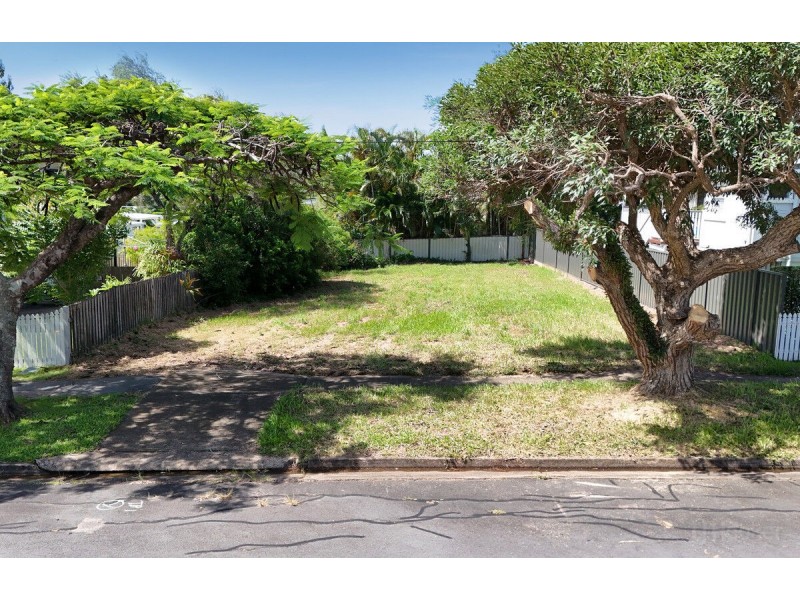 15 Horder Avenue, Labrador QLD 4215