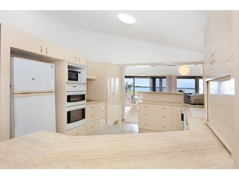 2 James Cook Esplanade, Hollywell QLD 4216