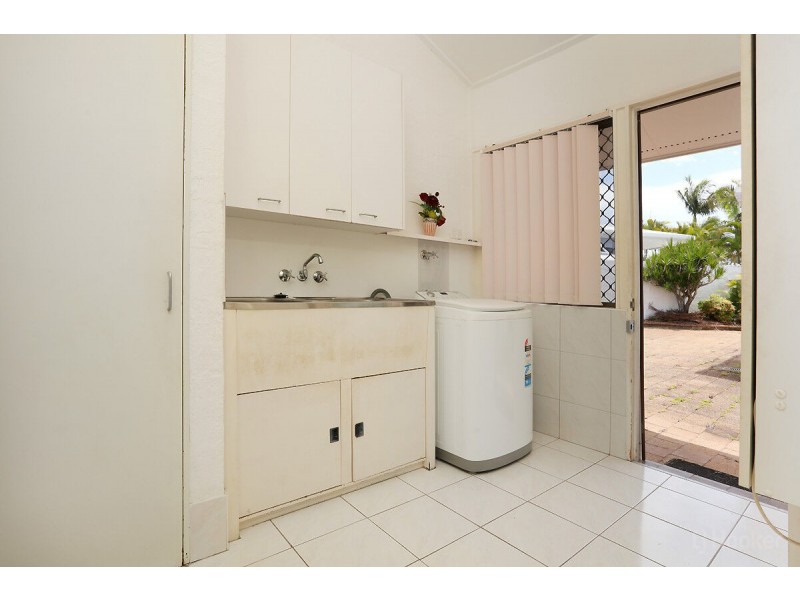 2 James Cook Esplanade, Hollywell QLD 4216