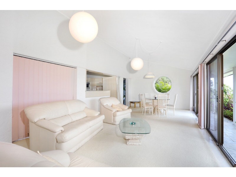 2 James Cook Esplanade, Hollywell QLD 4216