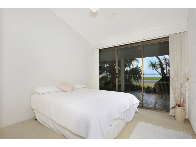 2 James Cook Esplanade, Hollywell QLD 4216