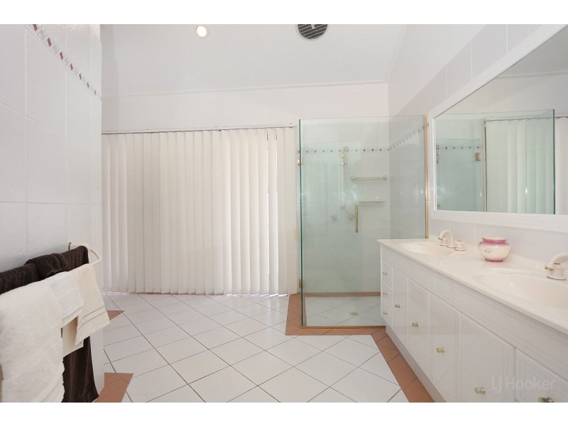 2 James Cook Esplanade, Hollywell QLD 4216