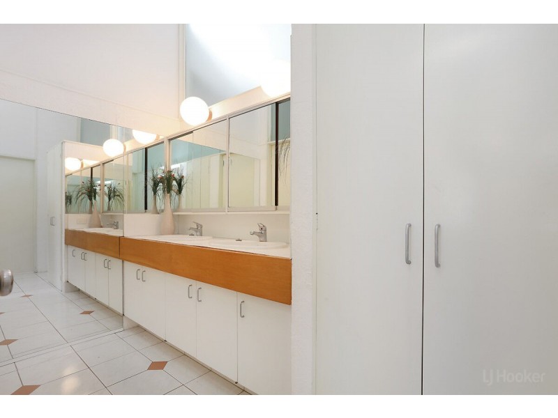 2 James Cook Esplanade, Hollywell QLD 4216