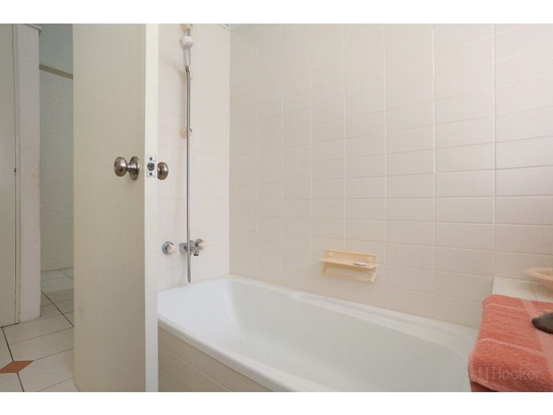 2 James Cook Esplanade, Hollywell QLD 4216