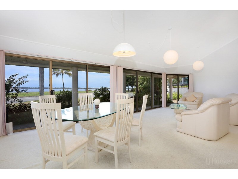 2 James Cook Esplanade, Hollywell QLD 4216