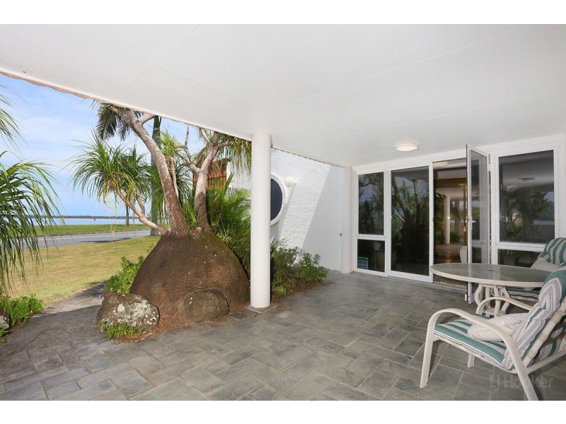 2 James Cook Esplanade, Hollywell QLD 4216