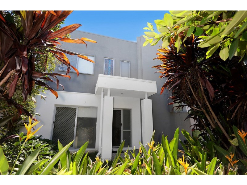 35 Azure Way, Hope Island QLD 4212