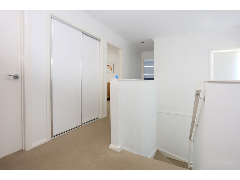35 Azure Way, Hope Island QLD 4212