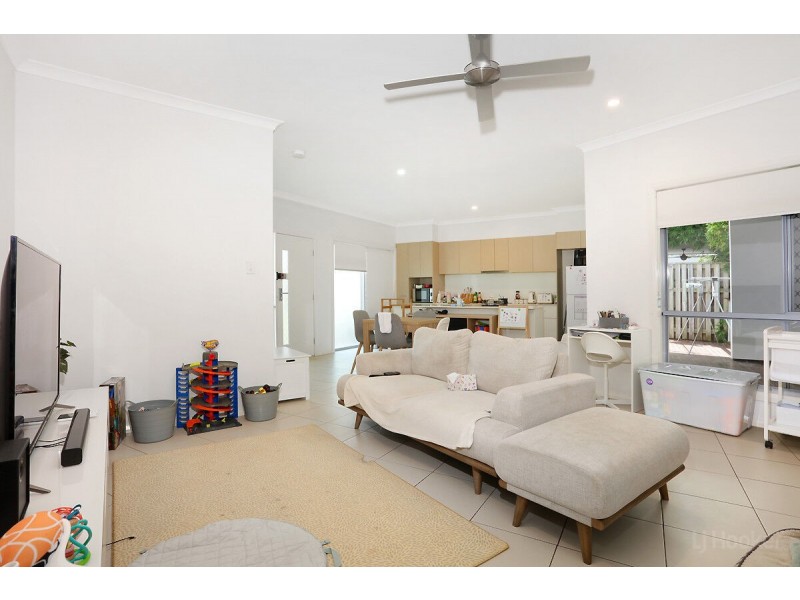 35 Azure Way, Hope Island QLD 4212