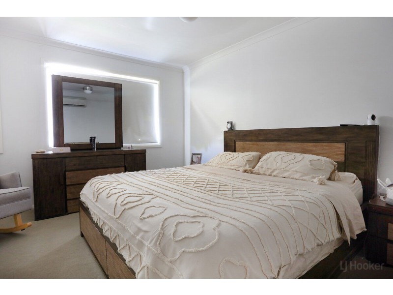 35 Azure Way, Hope Island QLD 4212