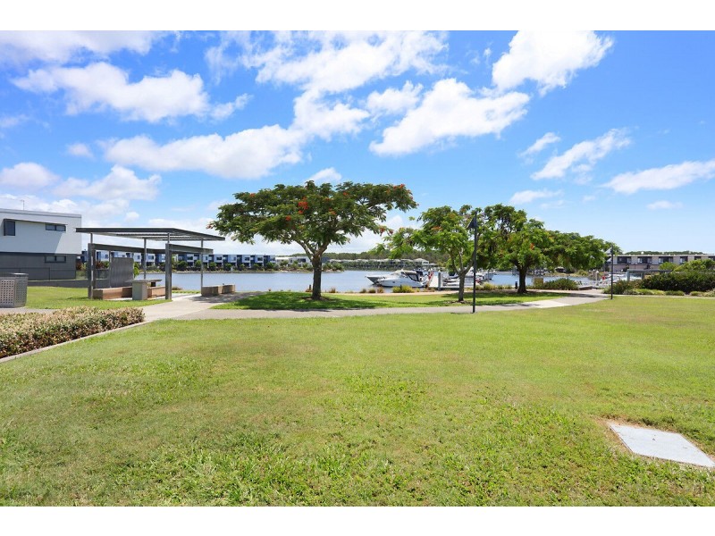 35 Azure Way, Hope Island QLD 4212
