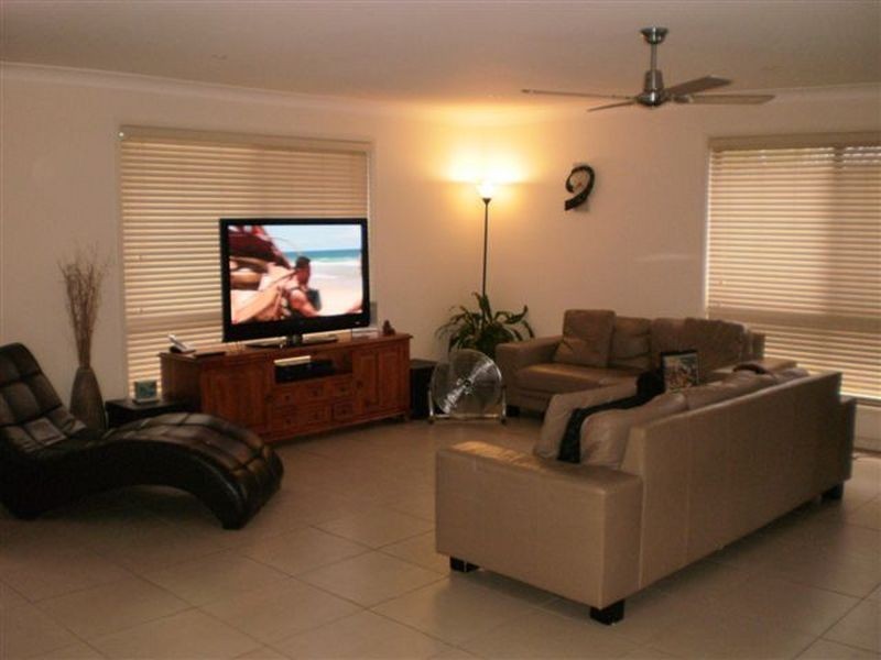37 Sundown Drive, Paradise Point QLD 4216