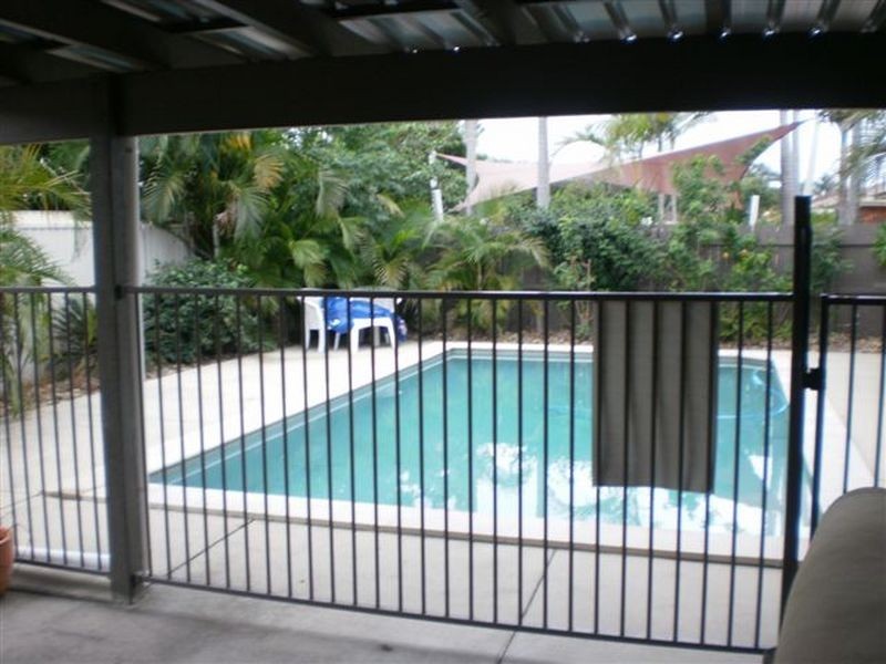 37 Sundown Drive, Paradise Point QLD 4216