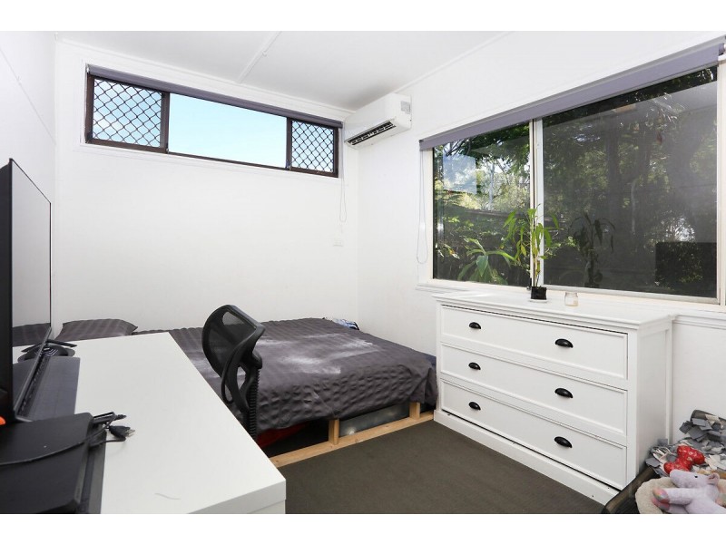 33 Tarni Street, Coombabah QLD 4216