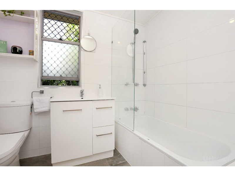 33 Tarni Street, Coombabah QLD 4216