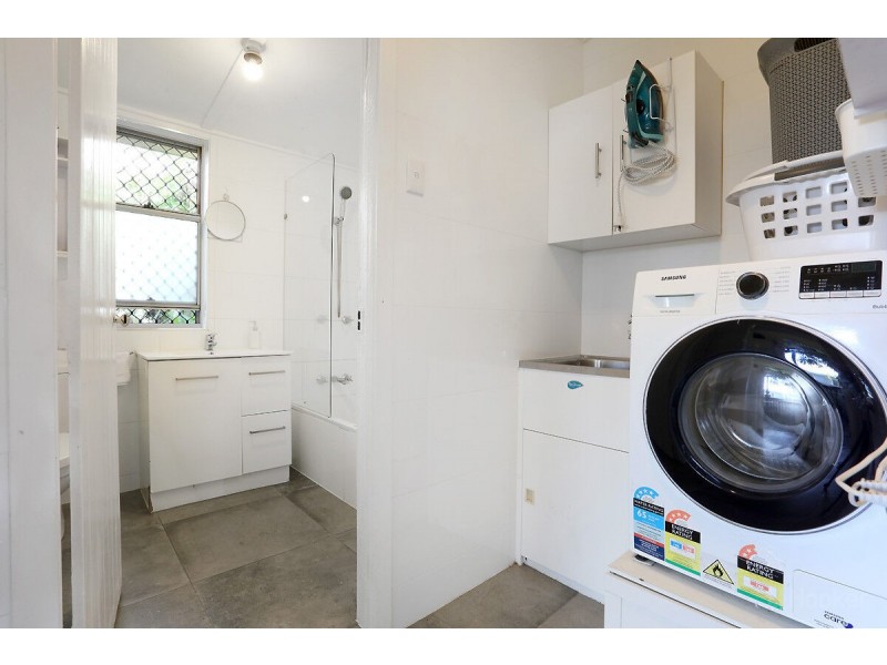 33 Tarni Street, Coombabah QLD 4216