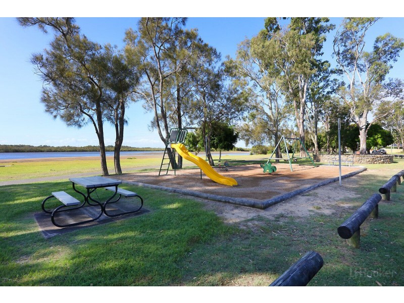 33 Tarni Street, Coombabah QLD 4216