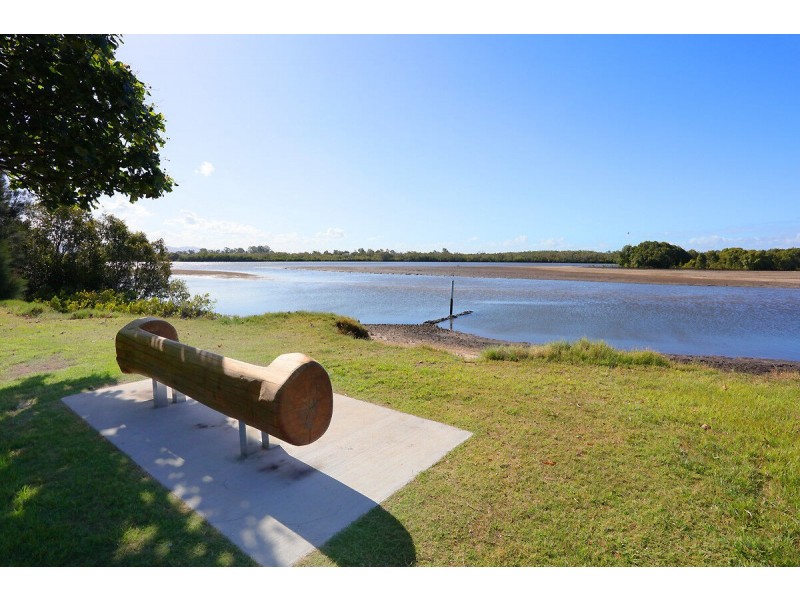 33 Tarni Street, Coombabah QLD 4216