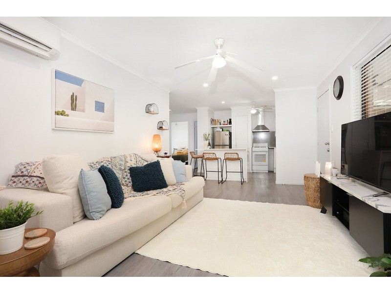 1/2 Morinda Way, Labrador QLD 4215