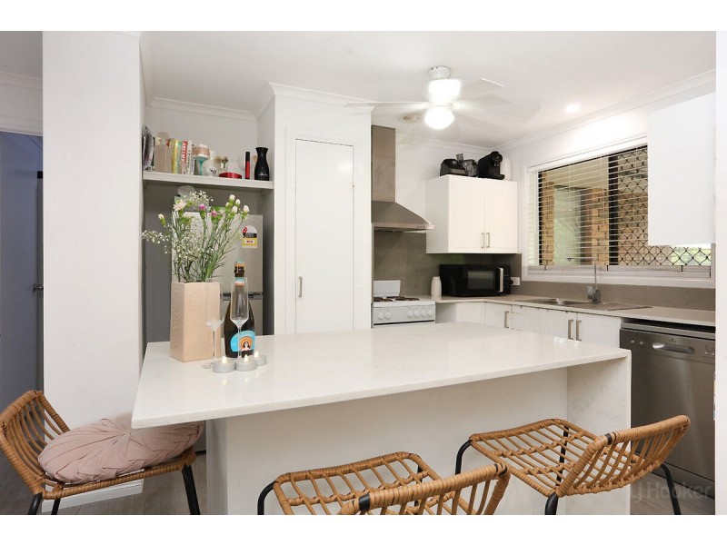 1/2 Morinda Way, Labrador QLD 4215