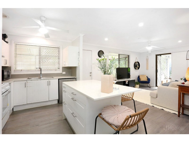 1/2 Morinda Way, Labrador QLD 4215