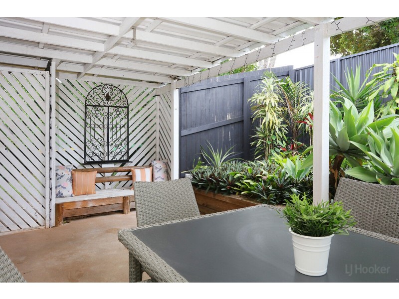 1/2 Morinda Way, Labrador QLD 4215