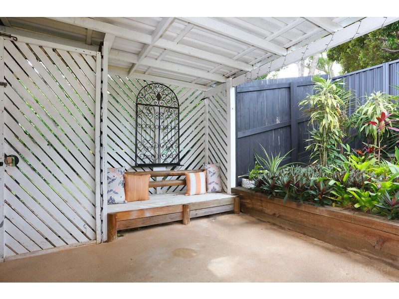 1/2 Morinda Way, Labrador QLD 4215