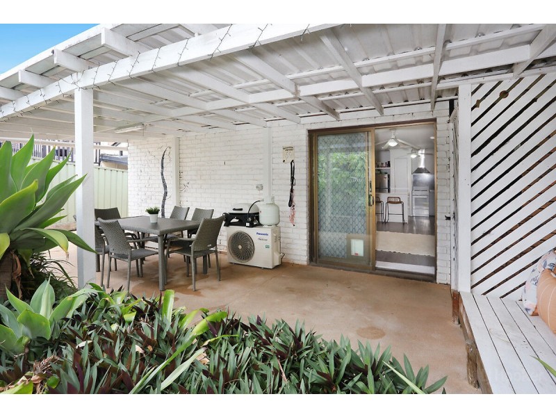 1/2 Morinda Way, Labrador QLD 4215