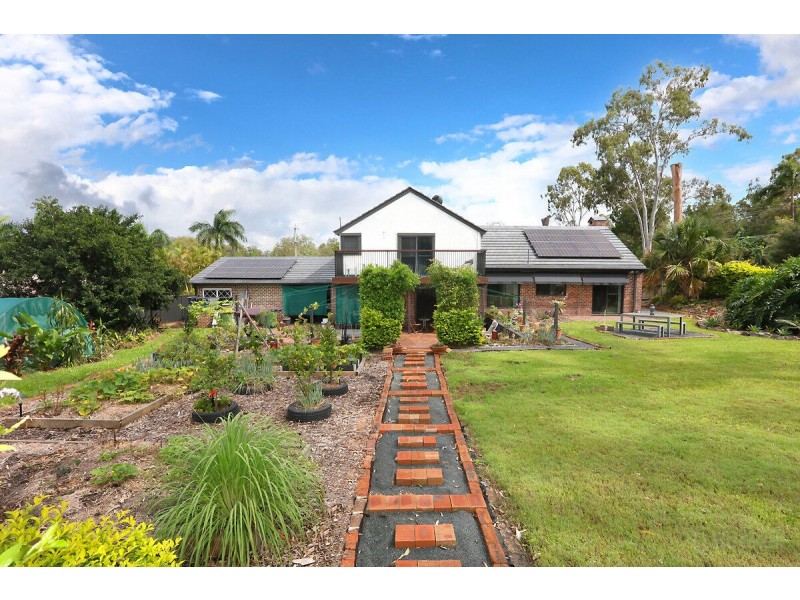 9 Warrego Way, Helensvale QLD 4212