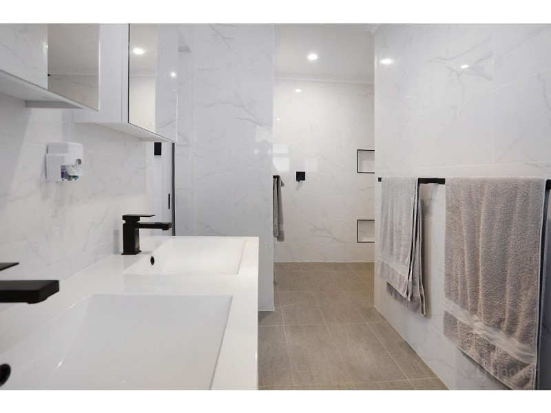 9/27 Rain Tree Glen, Coombabah QLD 4216