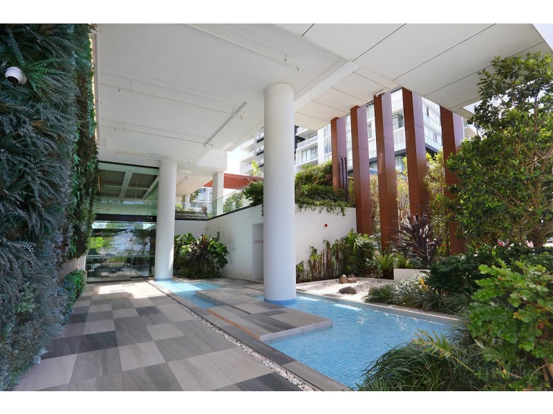 806/372 Marine Parade, Labrador QLD 4215