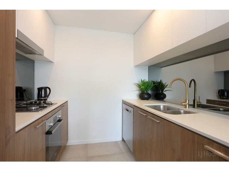 806/372 Marine Parade, Labrador QLD 4215