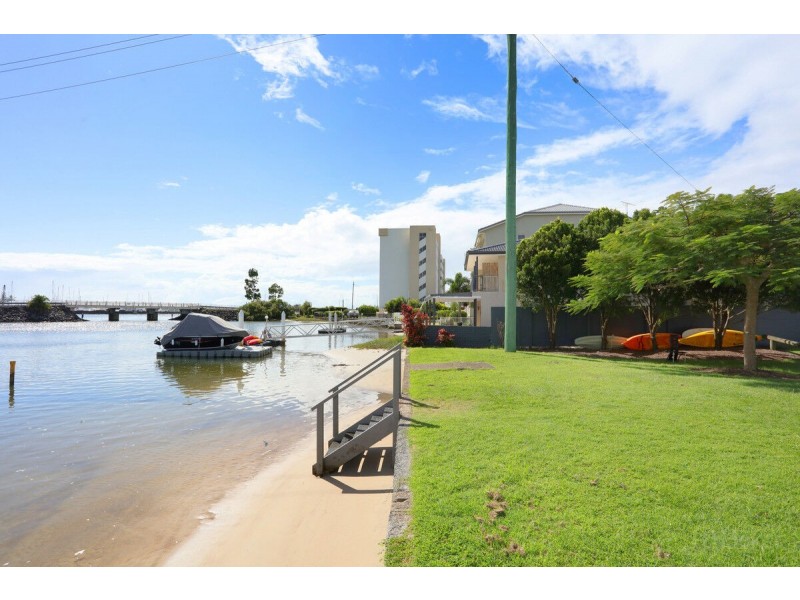 2/1 Vernia Place, Biggera Waters QLD 4216