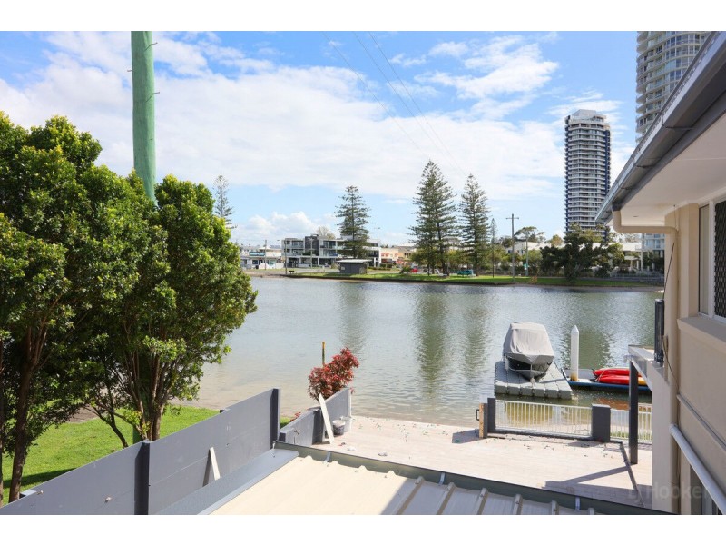 2/1 Vernia Place, Biggera Waters QLD 4216