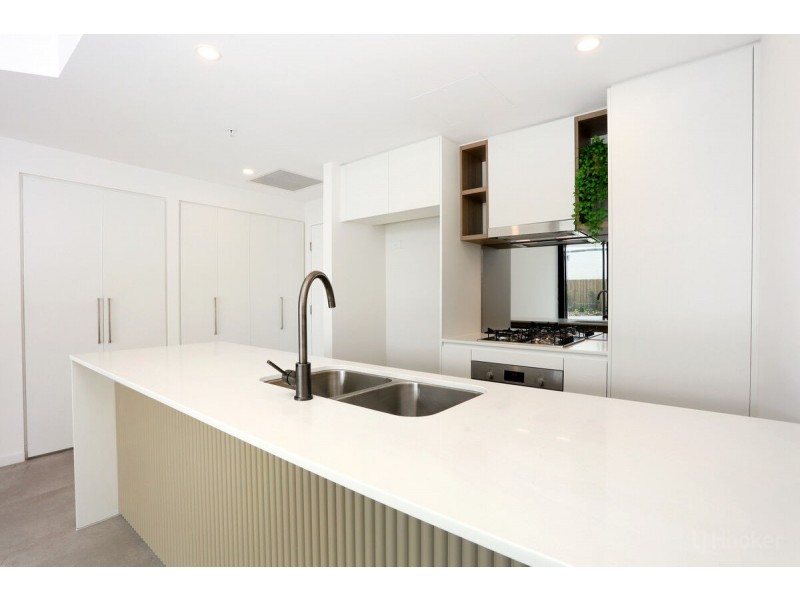2103/10 Sickle Avenue, Hope Island QLD 4212