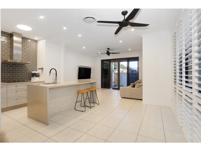 1/20 Killowill Avenue, Paradise Point QLD 4216