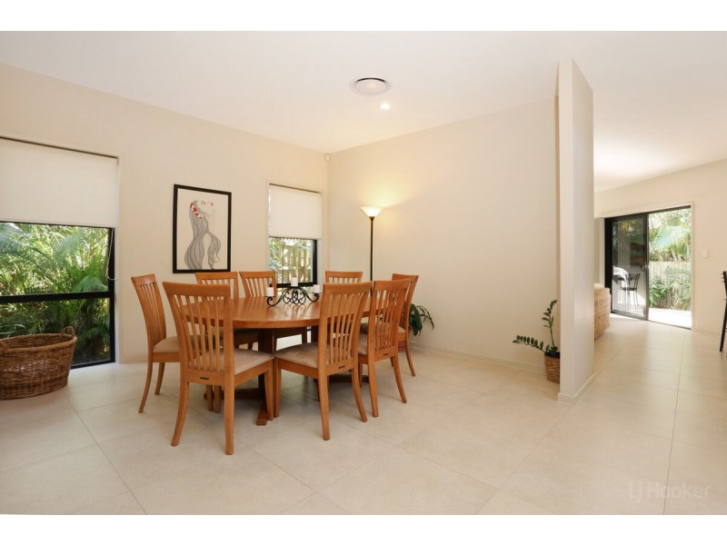 15 Nankeen Avenue, Paradise Point QLD 4216