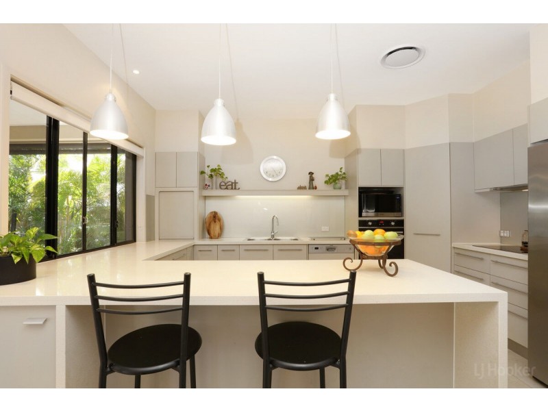 15 Nankeen Avenue, Paradise Point QLD 4216