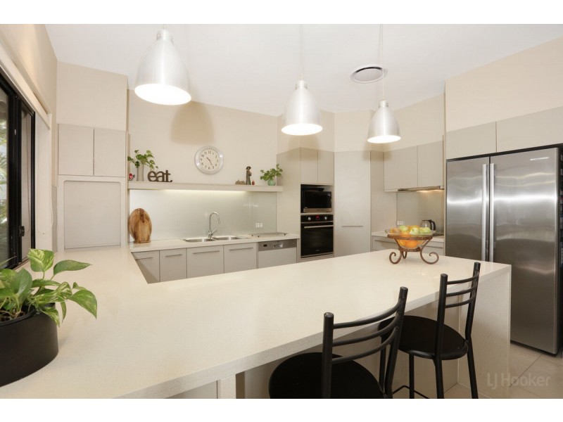 15 Nankeen Avenue, Paradise Point QLD 4216